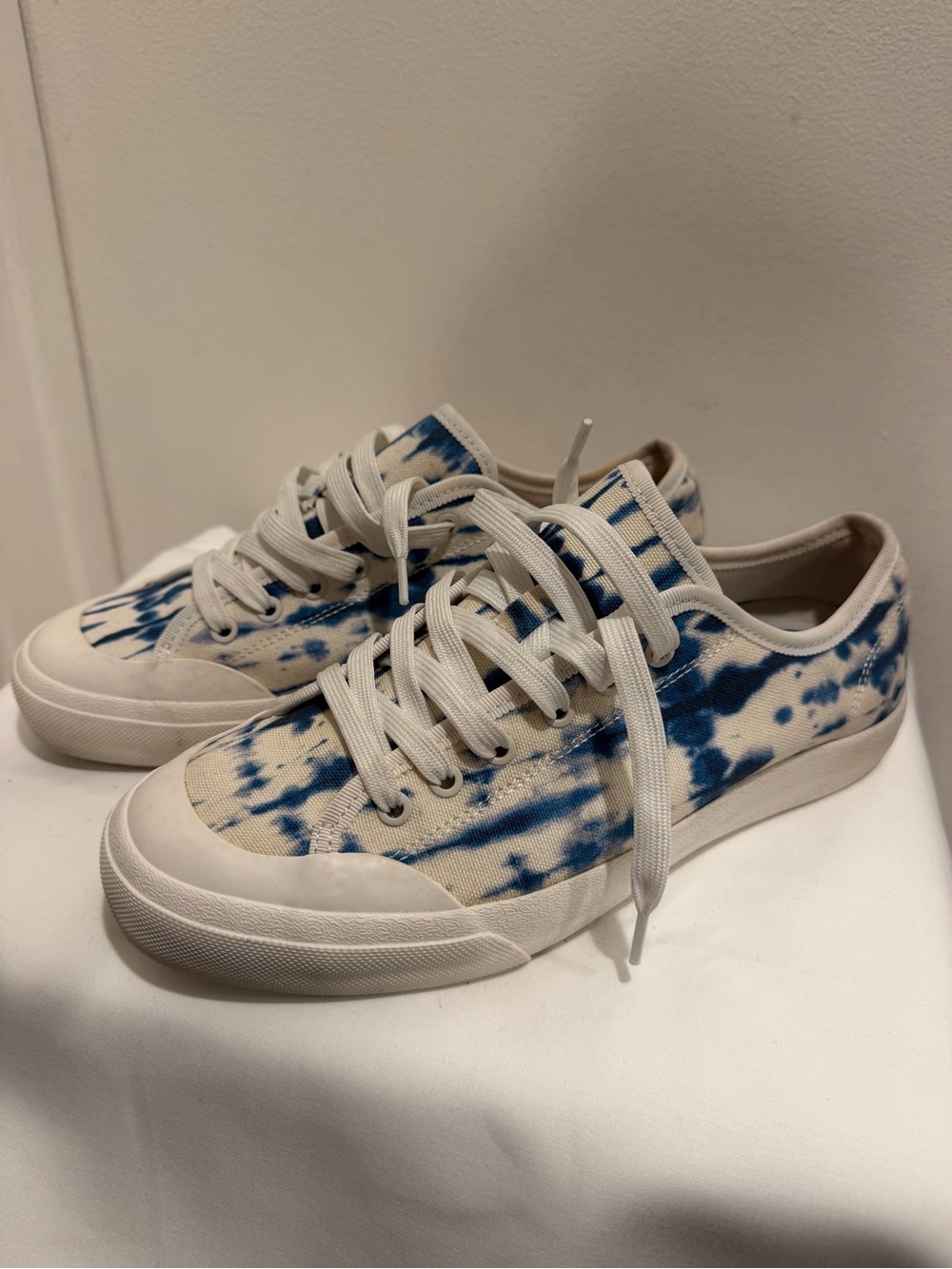 DOLCE VITA Tie-Dye Canvas Low-Top Sneakers in Blue and Cream